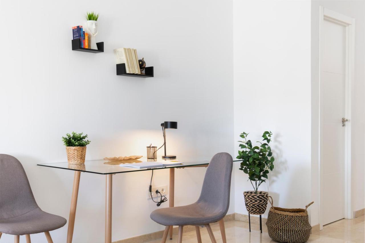 Leones Home, Parking Y Vistas Al Rio Apartamento Sevilla