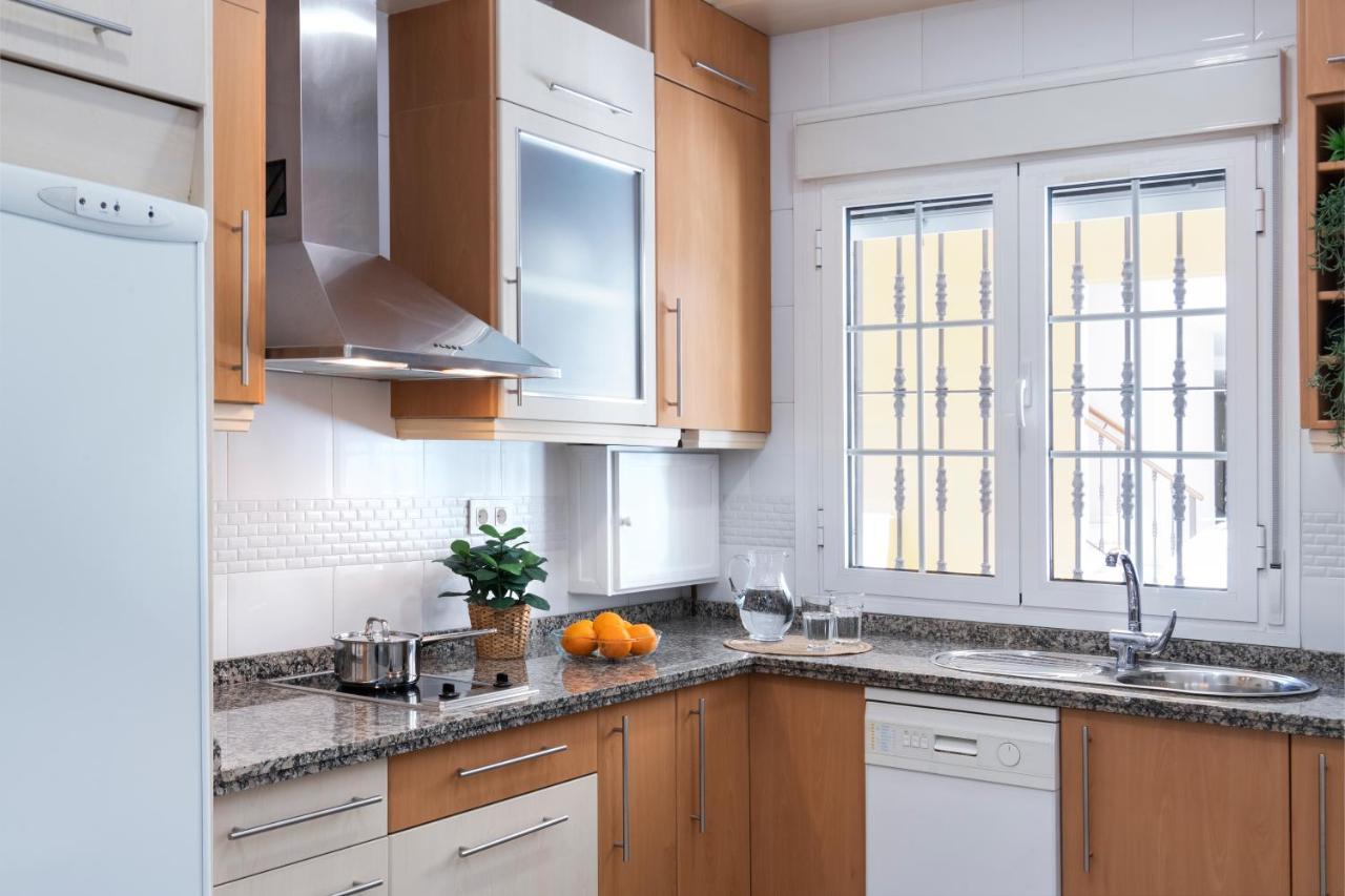 Leones Home, Parking Y Vistas Al Rio Apartamento Sevilla